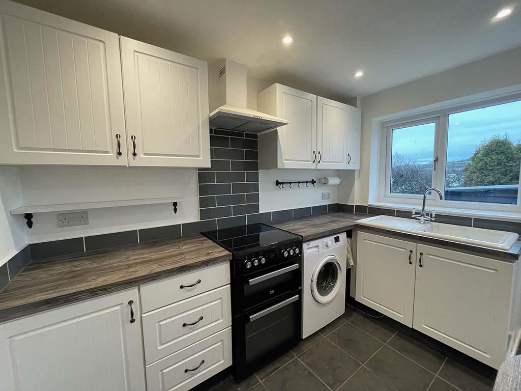 3 bedroom mid terrace house To Let in Barnoldswick - Kitchen